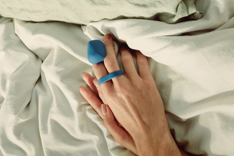 Dame Fin Finger Vibrator in Navy